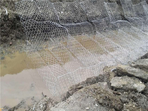 石籠網(wǎng)要想安裝的更加牢固也是有許多小技巧的 石籠網(wǎng)要想安裝的更加牢固也是有許多小技巧的